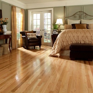 Abu Dhabi Bedroom With wooden flooring