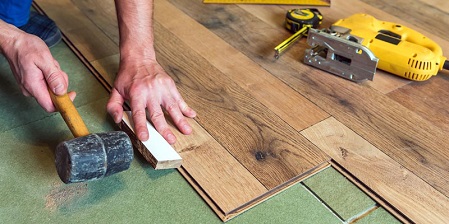 Tapping laminate flooring panels into place