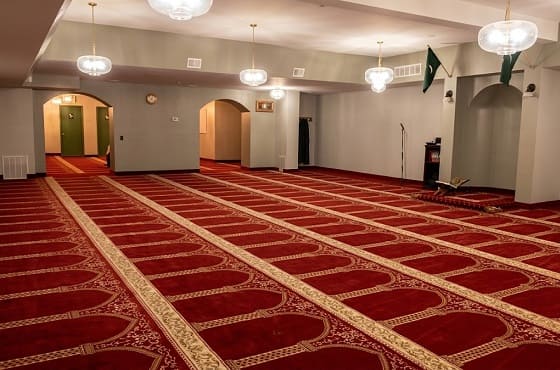Red mosque carpet with gold mihrab arch pattern